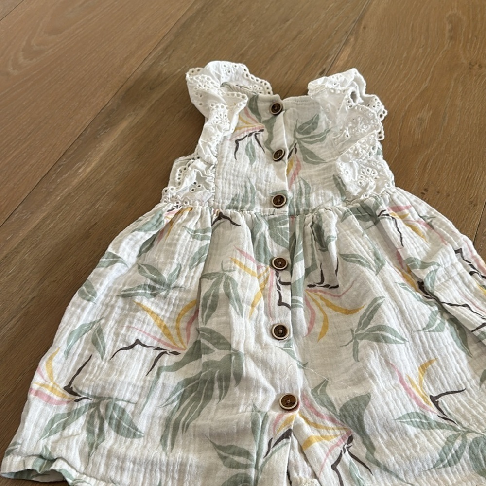Jessica Simpson Dress with button back - Picture 3 of 3